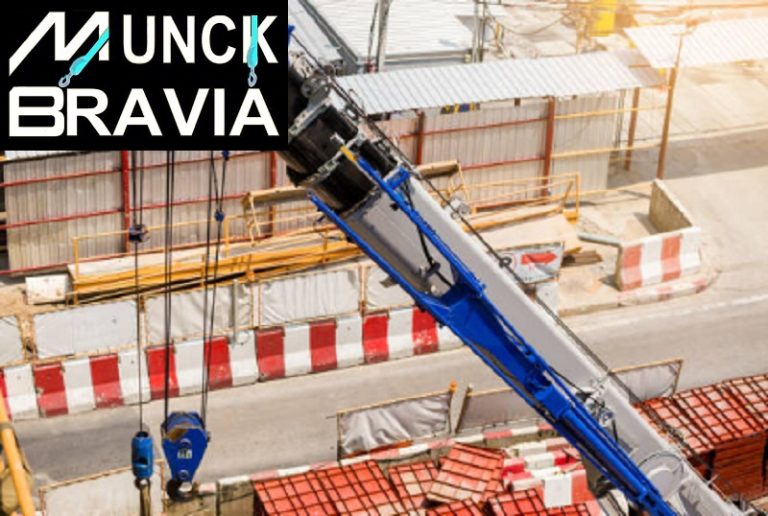 Munck para içamento, elevação e transporte de cargas pesadas. Serviços de locação e aluguel com segurança, eficiência e ótimo custo-benefício.